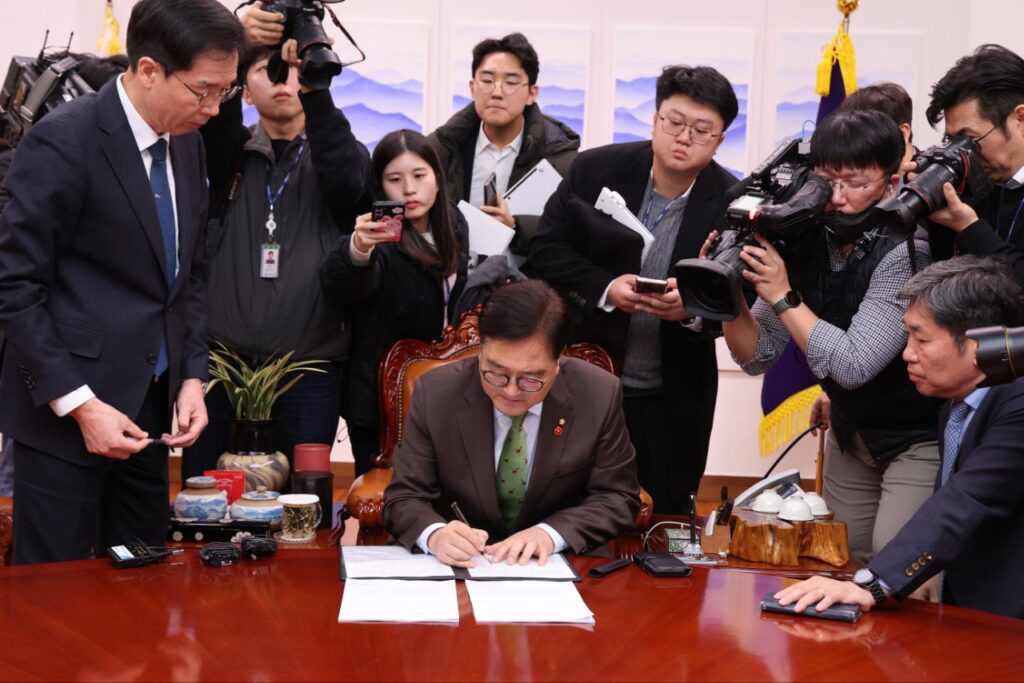 Photo credit: 대한민국 국회, KOGL Type 1 , via Wikimedia Commons