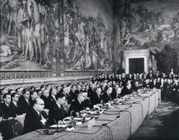 Photo: Signing ceremony of the treaty at the Palazzo dei Conservatori, on Capitoline Hill, Rome. Source: https://en.wikipedia.org/wiki/Treaty_of_Rome#/media/File:Treaty_of_Rome.jpg.