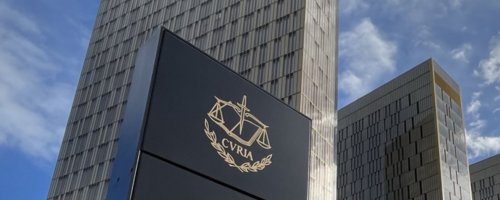 American Lessons on Constitutional Authority in the European Union? Limits of constitutional law and the promise of constitutional politics in the European Union
